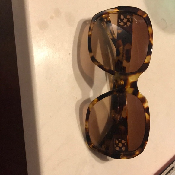 Coach sunglasses - Picture 1 of 3